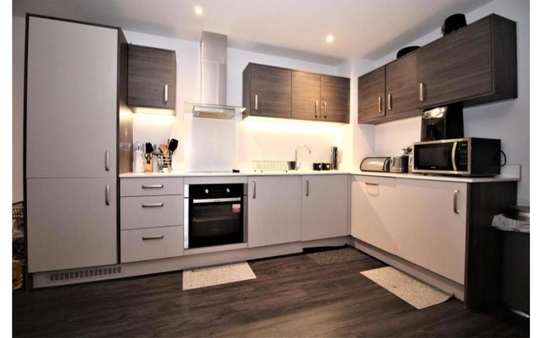 Rent Luxuri - Luxury 2 Bed Apartment Лестър Екстериор снимка